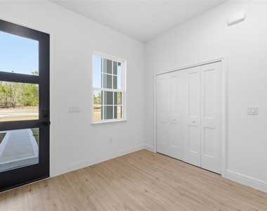 2652 W Paragon Lane - Photo Thumbnail 12