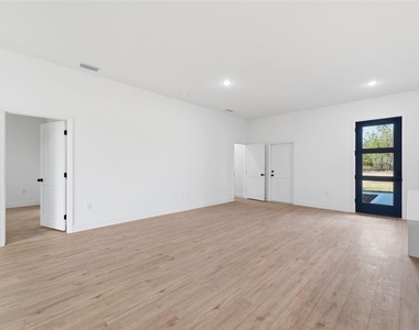 2652 W Paragon Lane - Photo Thumbnail 10