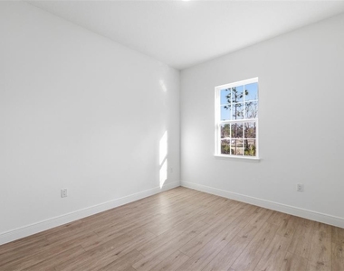 2652 W Paragon Lane - Photo Thumbnail 26