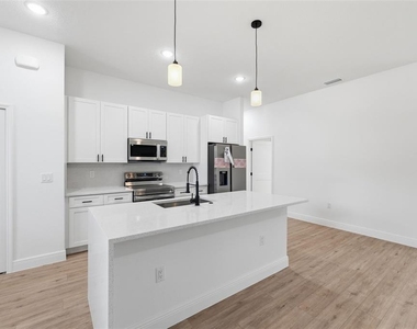 2652 W Paragon Lane - Photo Thumbnail 14