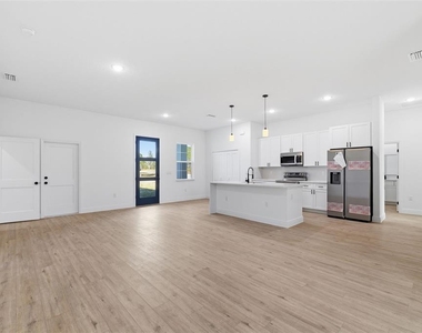 2652 W Paragon Lane - Photo Thumbnail 8