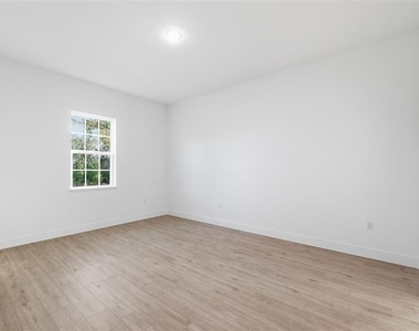 2652 W Paragon Lane - Photo Thumbnail 18