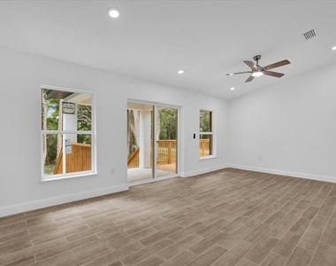 300 Cherokee Avenue - Photo Thumbnail 8