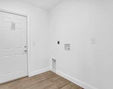 300 Cherokee Avenue - Photo Thumbnail 16