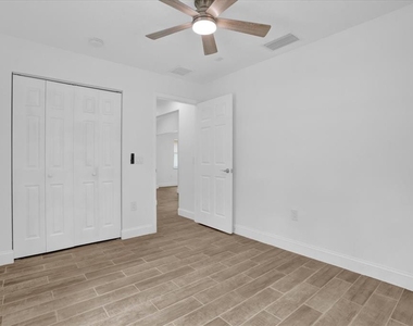 300 Cherokee Avenue - Photo Thumbnail 18