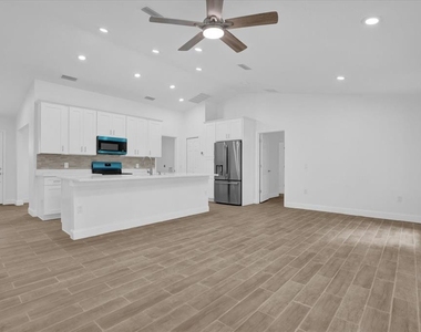 300 Cherokee Avenue - Photo Thumbnail 9