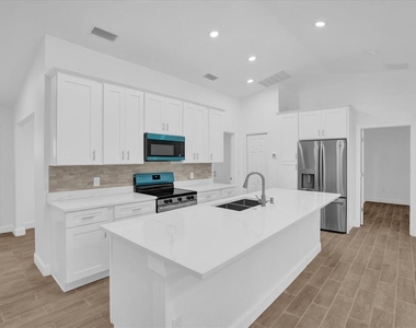 300 Cherokee Avenue - Photo Thumbnail 4