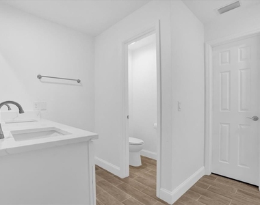 300 Cherokee Avenue - Photo Thumbnail 15