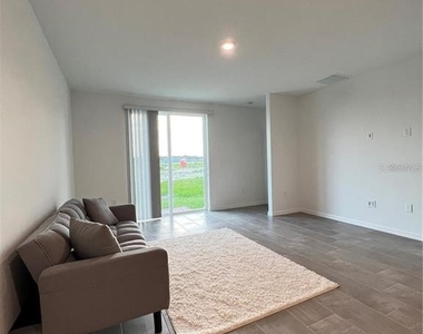 3079 Laurel Oak Lane - Photo Thumbnail 4