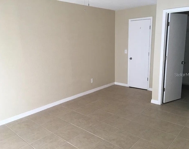 330 Colonade Court - Photo Thumbnail 3