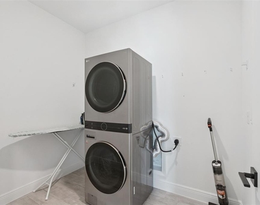2025 Axel Street - Photo Thumbnail 30