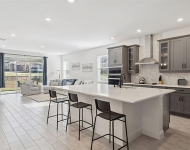2025 Axel Street - Photo Thumbnail 8