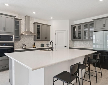 2025 Axel Street - Photo Thumbnail 12
