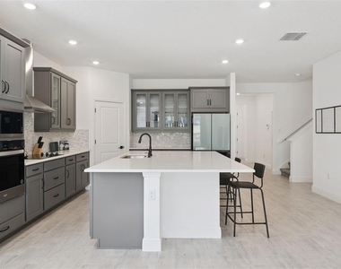 2025 Axel Street - Photo Thumbnail 7