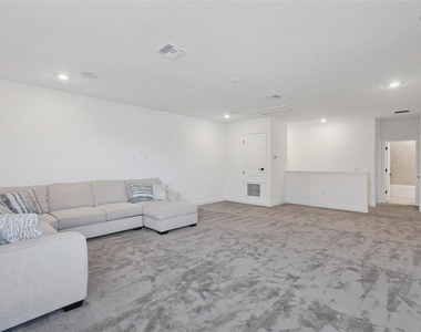 2025 Axel Street - Photo Thumbnail 14
