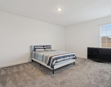 2025 Axel Street - Photo Thumbnail 16