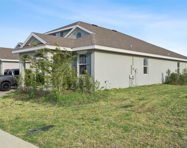 2025 Axel Street - Photo Thumbnail 4