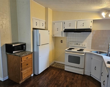 472 Bryant Street - Photo Thumbnail 4