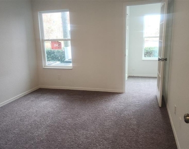 5713 Gatlin Avenue - Photo Thumbnail 6