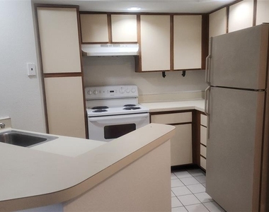 5713 Gatlin Avenue - Photo Thumbnail 3