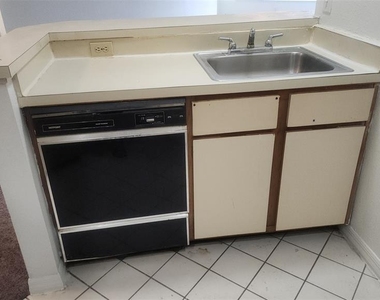 5713 Gatlin Avenue - Photo Thumbnail 4
