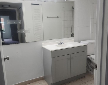 5713 Gatlin Avenue - Photo Thumbnail 16