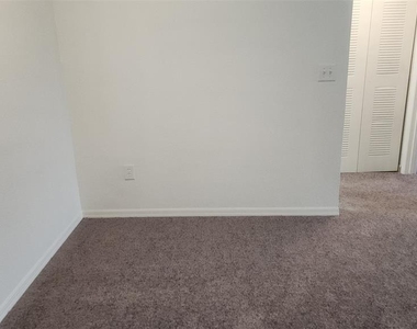 5713 Gatlin Avenue - Photo Thumbnail 5