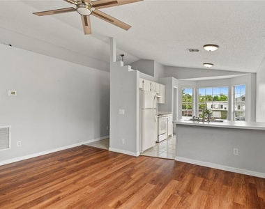 301 S Capen Ave - Photo Thumbnail 6