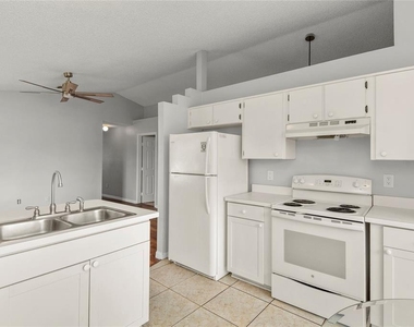 301 S Capen Ave - Photo Thumbnail 9