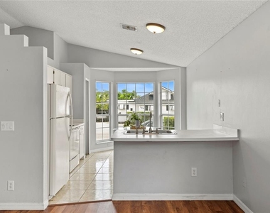 301 S Capen Ave - Photo Thumbnail 7