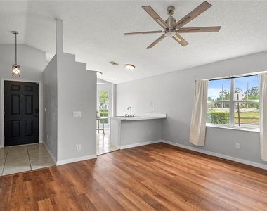 301 S Capen Ave - Photo Thumbnail 3