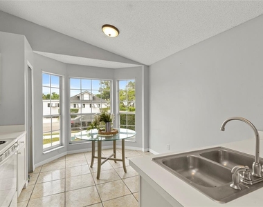 301 S Capen Ave - Photo Thumbnail 11