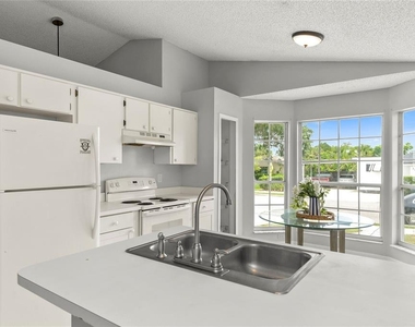301 S Capen Ave - Photo Thumbnail 8