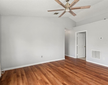 301 S Capen Ave - Photo Thumbnail 5