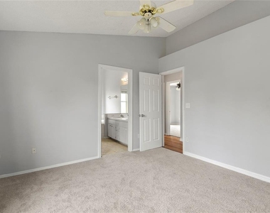 301 S Capen Ave - Photo Thumbnail 16