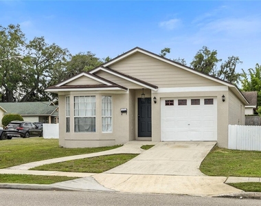 301 S Capen Ave - Photo Thumbnail 2