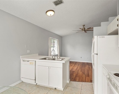 301 S Capen Ave - Photo Thumbnail 10