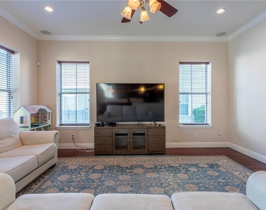 1608 Hanks Avenue - Photo Thumbnail 14