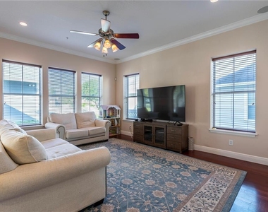 1608 Hanks Avenue - Photo Thumbnail 13