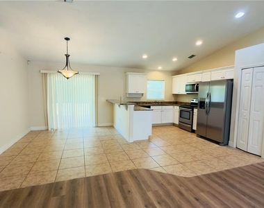 200 Breakwater Street Se - Photo Thumbnail 3