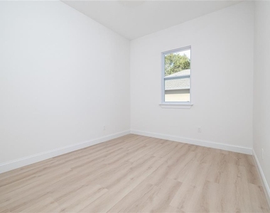 9 Watkins Place - Photo Thumbnail 18