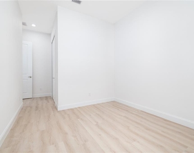 9 Watkins Place - Photo Thumbnail 19