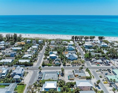 102 Palmetto Avenue - Photo Thumbnail 2