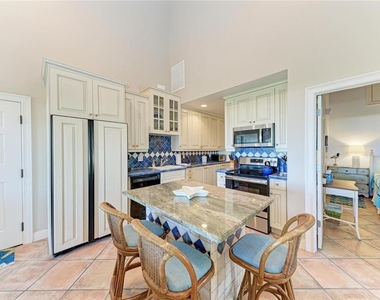 101 Palm Avenue - Photo Thumbnail 7