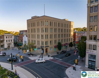 16 Centre Square - Photo Thumbnail 2