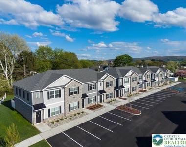 1411 Greenview Drive - Photo Thumbnail 2