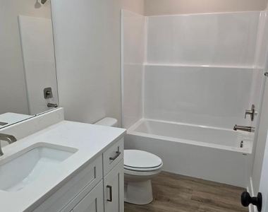 1411 Greenview Drive - Photo Thumbnail 18
