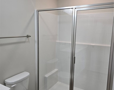 1411 Greenview Drive - Photo Thumbnail 14