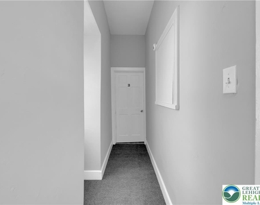 149 W Ridge Street W - Photo Thumbnail 2