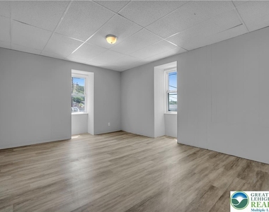 149 W Ridge Street W - Photo Thumbnail 12